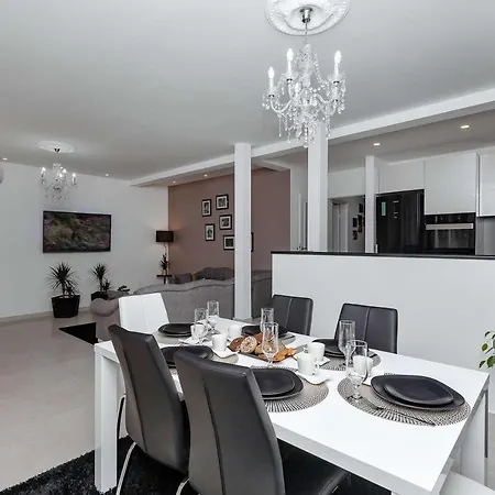 Luxurious Nino Apartment Makarska