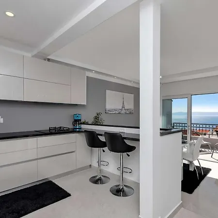 Apartment Luxurious Nino Makarska