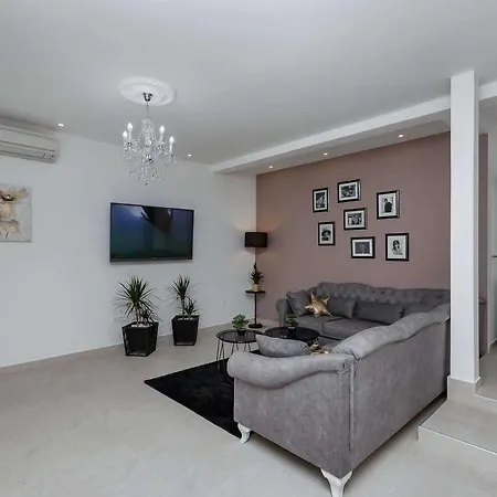 Apartment Luxurious Nino