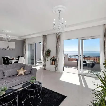 Luxurious Nino * Makarska