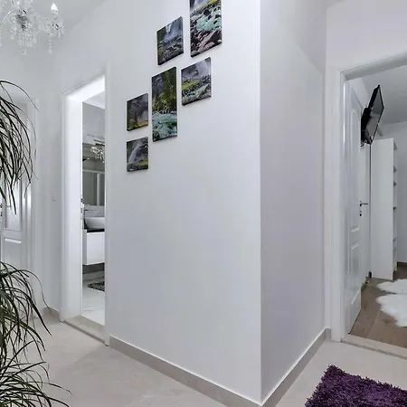 Luxurious Nino * Makarska