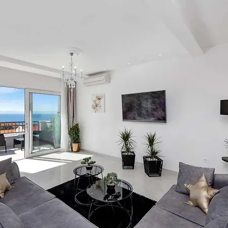 Luxurious Nino * Makarska